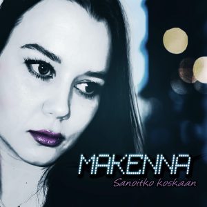 Makenna MGM670 Makennan ensimmäisen singlen kannessa on sinertävän sävyinen lähikuva laulajasta.