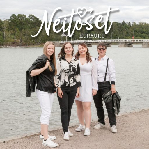 Neitoset-yhtyeen singlen kannessa on neljä yhtyeen naista.